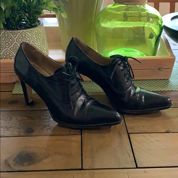 Super Cute Heeled Oxfords - Picture 2 of 6